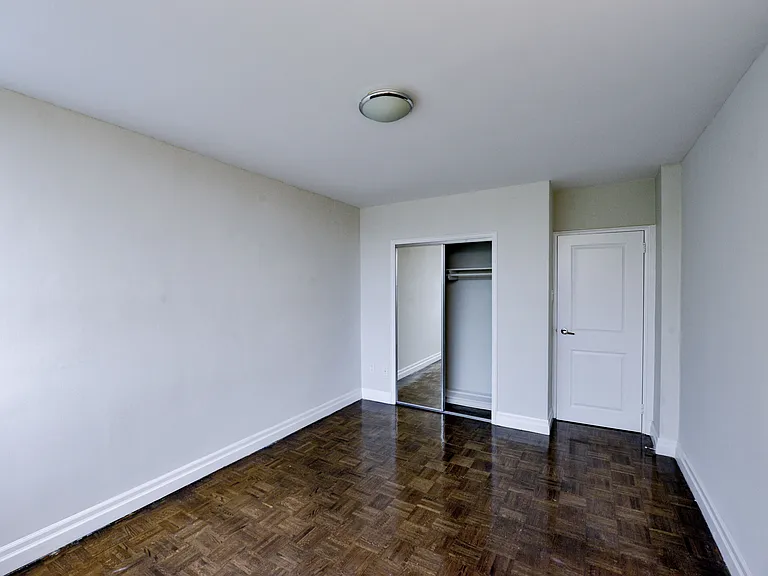 4190 Bathurst St — Photo 13