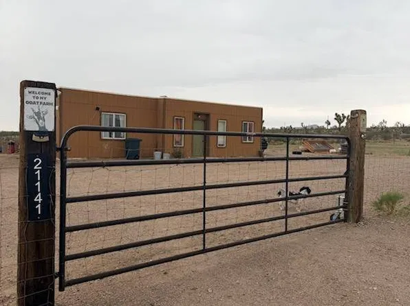 21141 W Calexico Dr, White Hills, AZ 86445