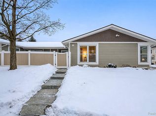 39615 Village Wood Ln, Novi, MI 48375