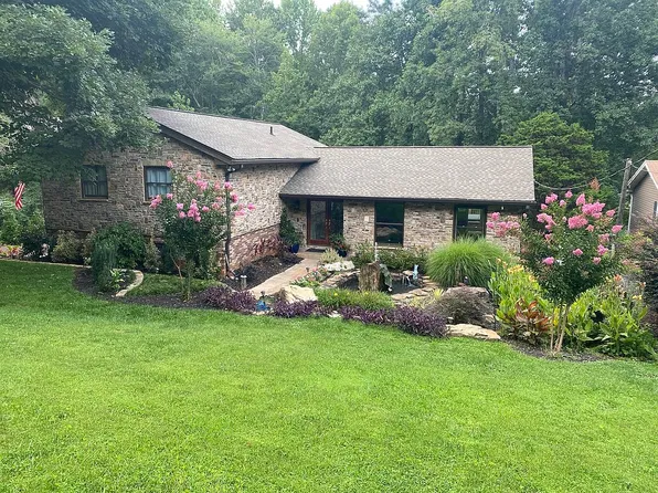 9040 Ruby Ln, Gainesville, GA 30506