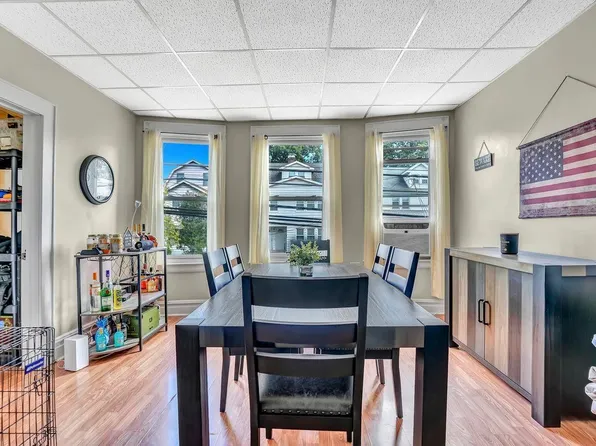 699 Elm Street image 20 of 39