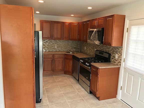 3rd image of 104 Crowell St