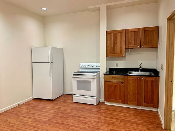 3rd image of 3644 Woodland Park Ave N APT 1
