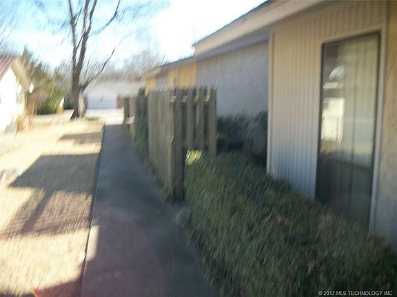3rd image of 118 S Hogan St