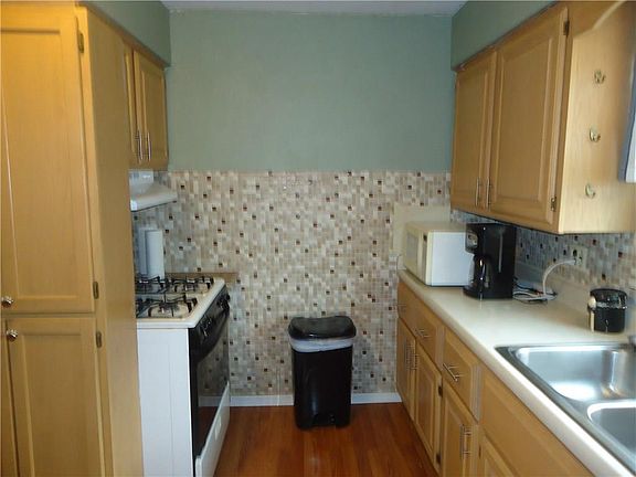 5th image of 2115 S Manor Dr