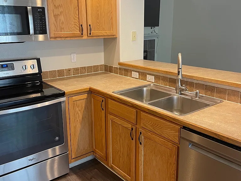 170 E Carver Dr — Photo 14