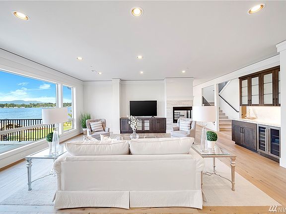 5th image of 4724 N Island Dr E