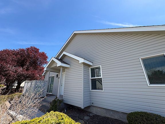 2nd image of 5733-5735 Glenridge Way #5737