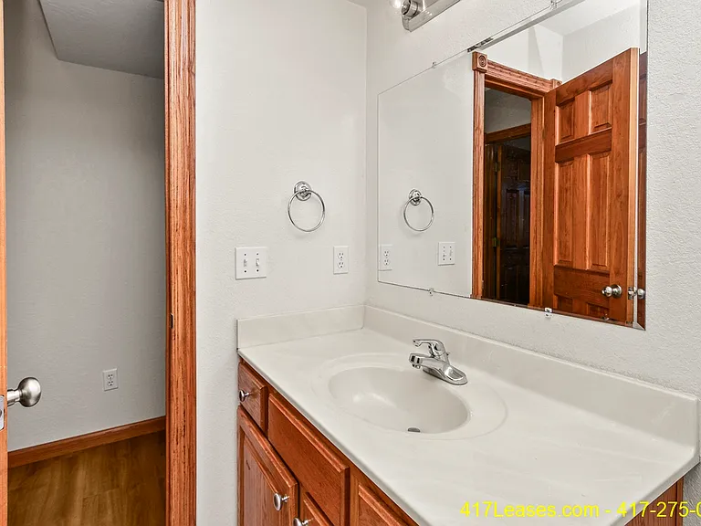 1261 E Lakewood St — Photo 27