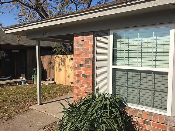 3rd image of 1209 Wakefield Dr