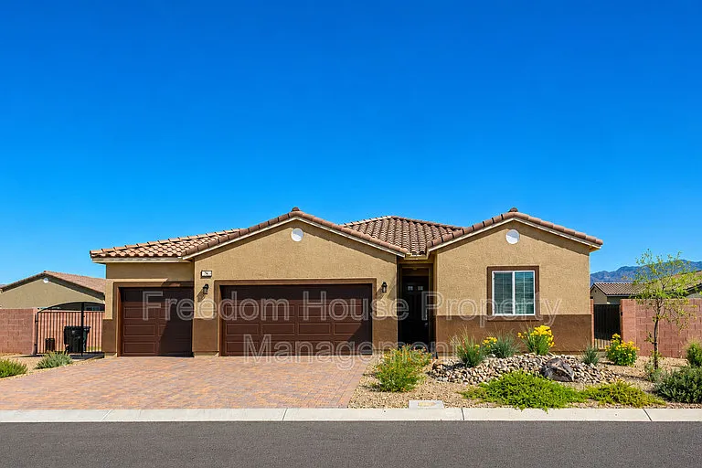 56 Pioneer Range Ave — Photo 3