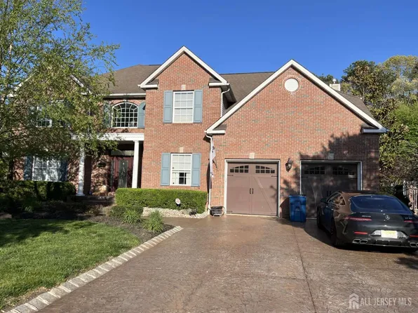7 Dominic Dr, Monroe Township, NJ 08831