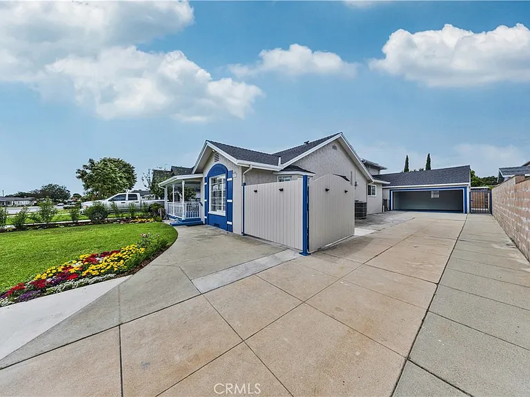 927 Montecito Dr — Photo 40