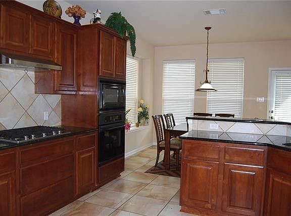 5th image of 15404 Fernhill Dr