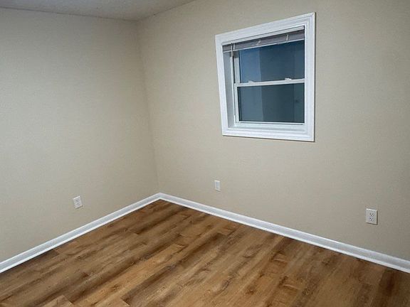 4th image of 1706 Joan Dr #B