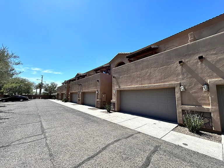 897 E Roma Ave #3 — Photo 1