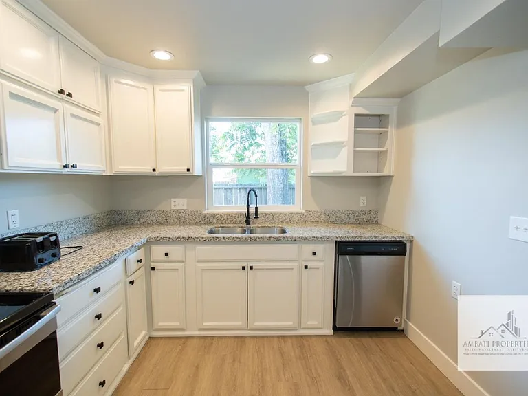 1136 E Griffith Way — Photo 10