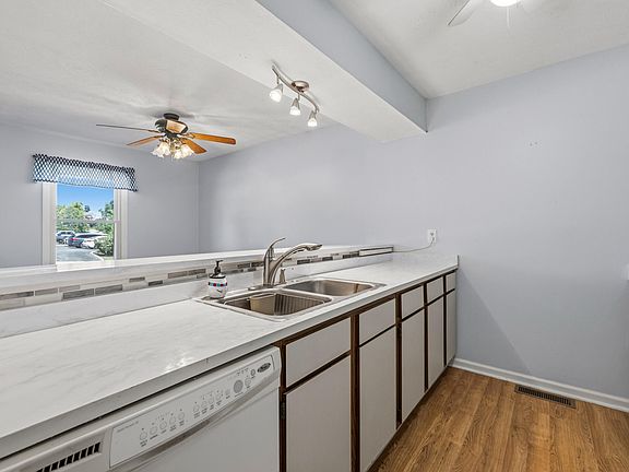 4th image of 112 Strawberry Ln