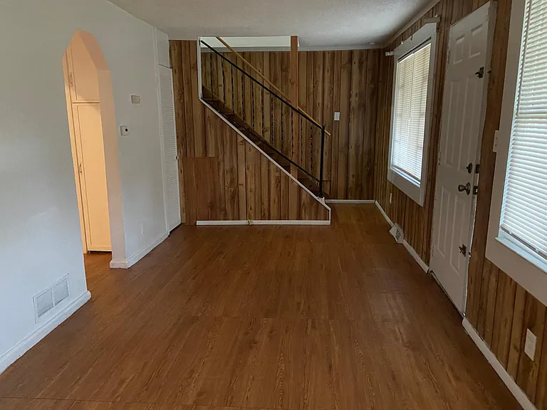 11443 Cadillac Ave — Photo 8