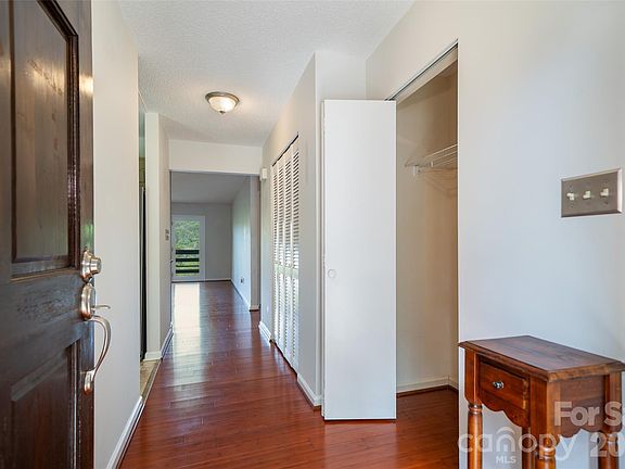 4th image of 305 Piney Mountain Dr APT J1