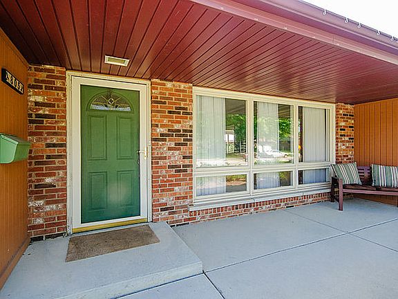 2nd image of 805 11th Ave