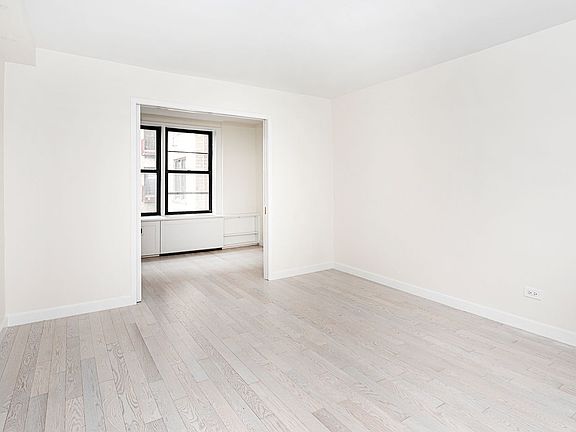 5th image of 165 Christopher St #1C