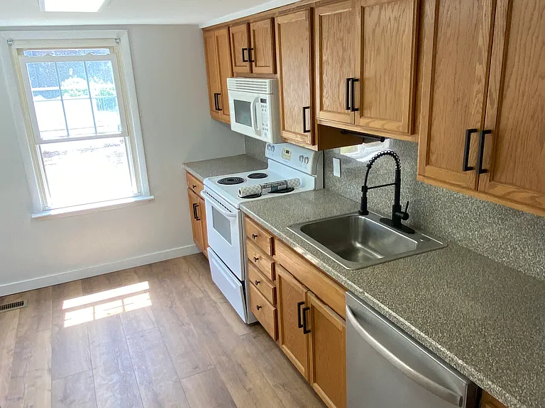 1902 Delaware Ave #B — Photo 7