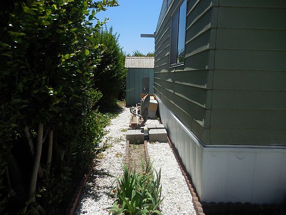 2nd image of 422 Honolulu Cir