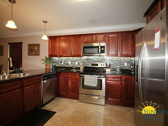 5th image of 100 Green Dr