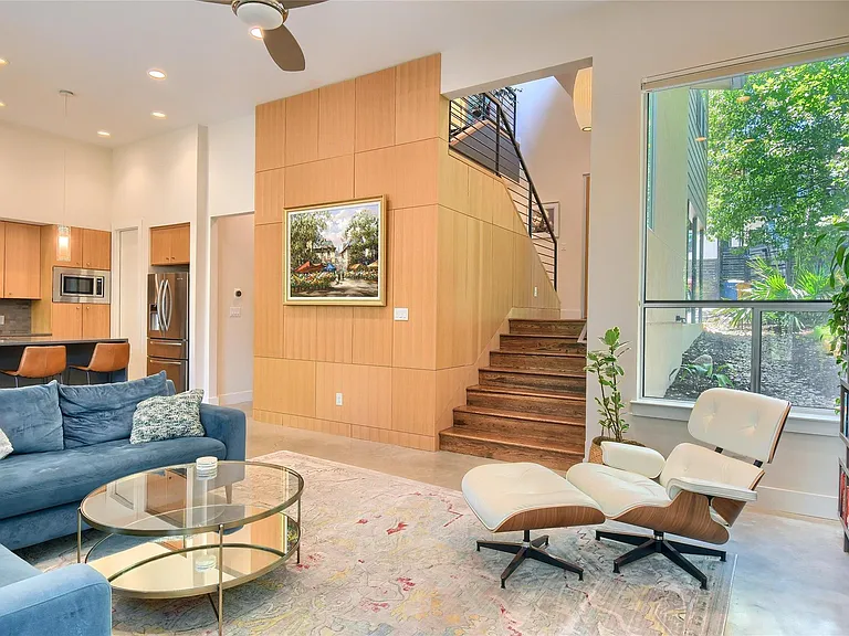 1009 E Riverside Dr #B — Photo 6
