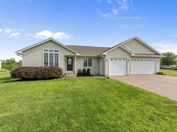 102 Lois Ln, Fruitland, IA 52749