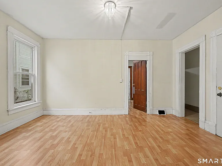 135 Sherwood Ave — Photo 13