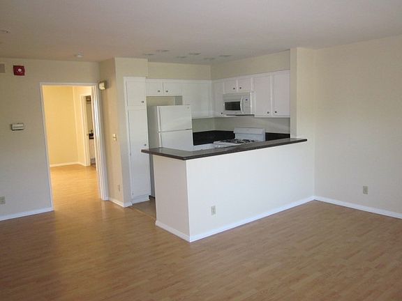 2nd image of 13610 Moorpark St APT 104