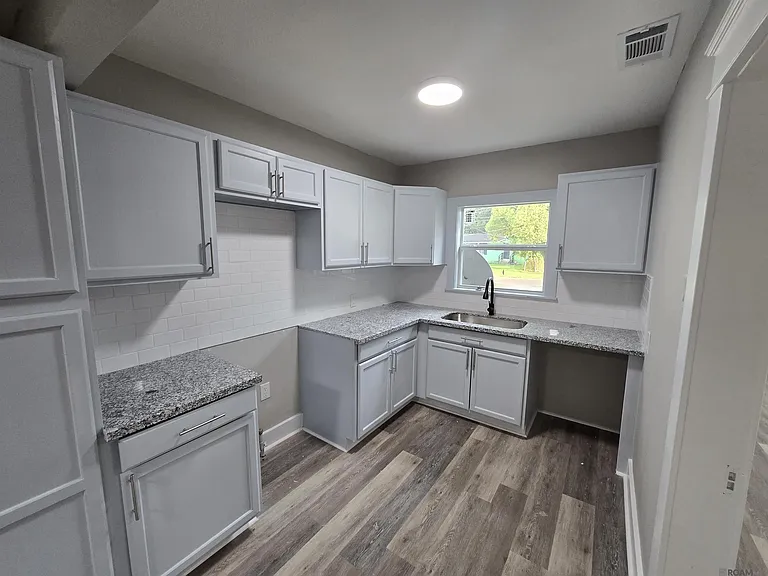 4927 Jean St — Photo 10