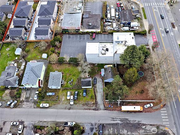 5th image of 871 SW 135th Street