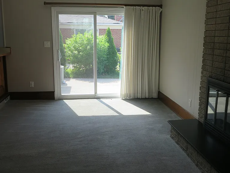 28984 Rayburn St — Photo 17