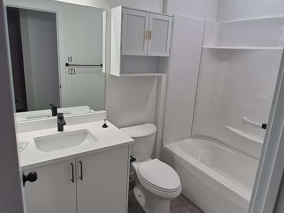 4th image of 831 5th Ave N #1