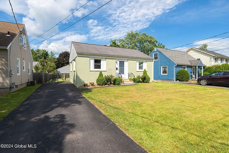 3rd image of 616 Sanders Avenue