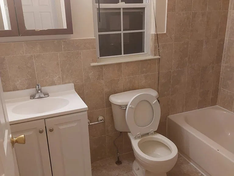 34-36 Vernon Ave #2 — Photo 7