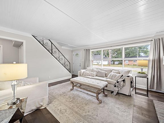 4th image of 3019 Louise Ave