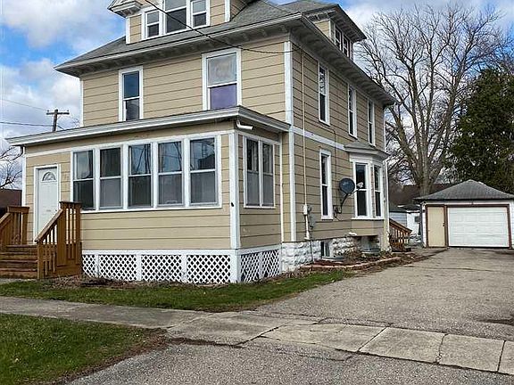 2nd image of 208 4th Ave