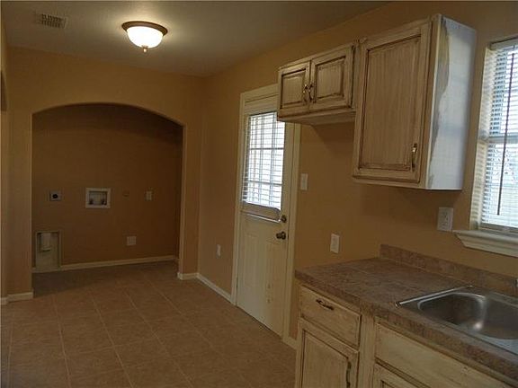 3rd image of 2321 Norwood Dr