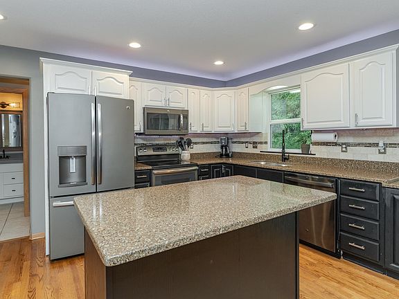 4th image of 1008 Southern Woods Pl SW
