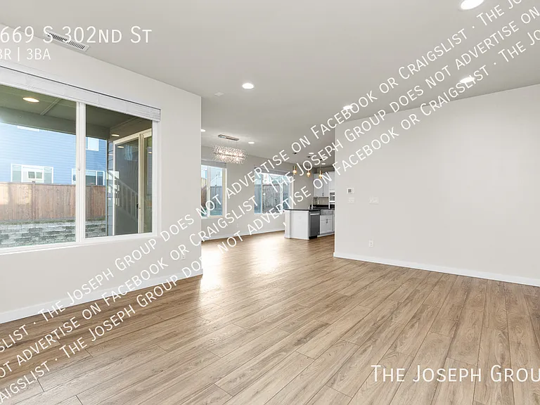 5669 S 302nd St — Photo 6