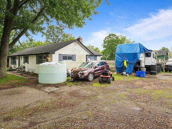 4th image of 10043 Britannia Rd
