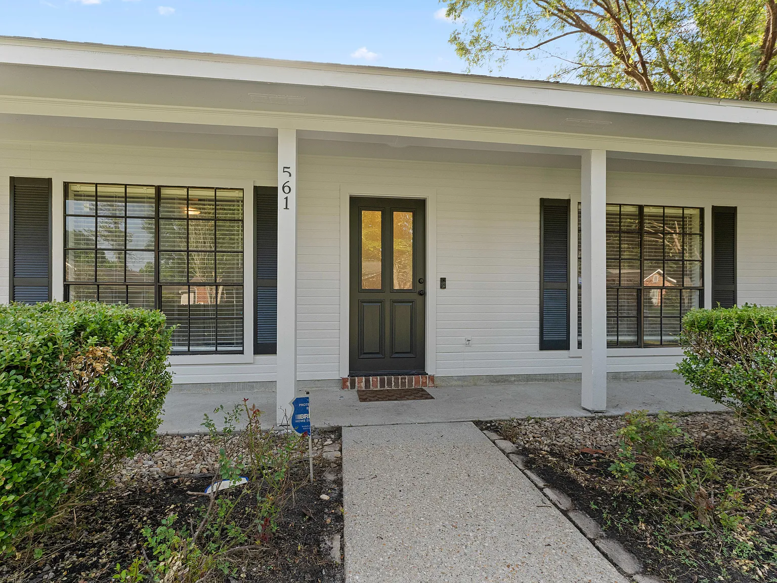 3 bed, 1418 sqft, $1,900 — Photo 2