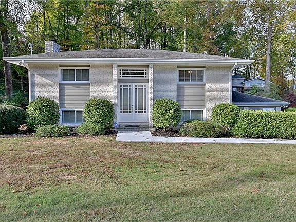 3rd image of 3243 Leslie Ln NE