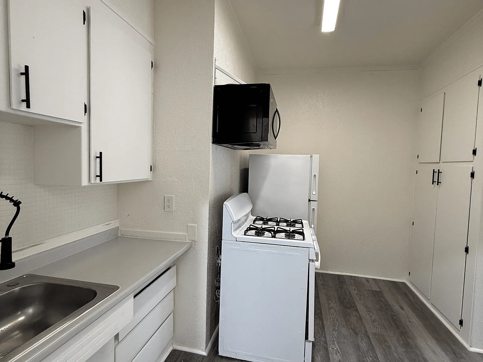 2 bed, 950 sqft, $1,450 — Photo 3