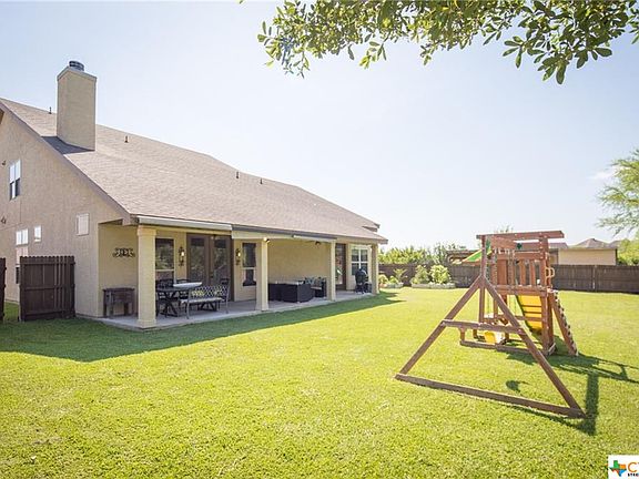 3rd image of 823 Lodge Creek Dr