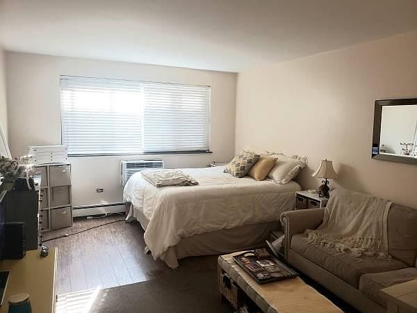 1st image of 607 W Wrightwood Ave APT 205